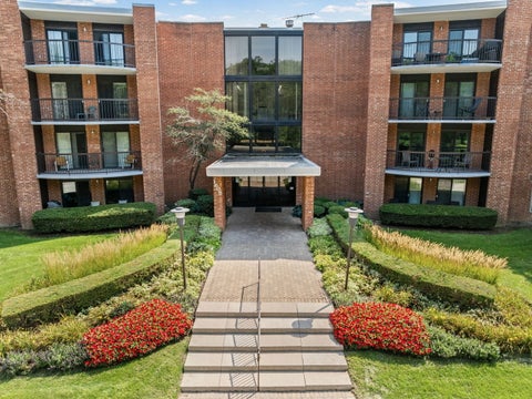 Tiny photo for 1605 E Central Road #211B, Arlington Heights, IL 60005 (MLS # 12765615)