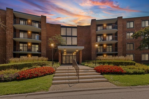 Tiny photo for 1605 E Central Road #211B, Arlington Heights, IL 60005 (MLS # 12765615)