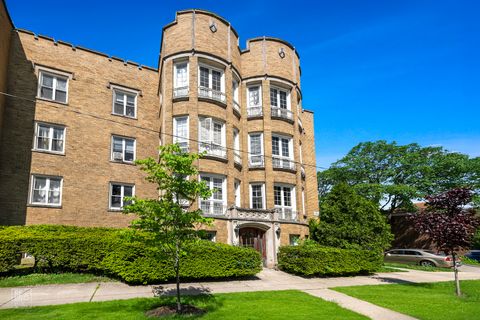 7024 N Rockwell Street 3 Chicago IL 60645