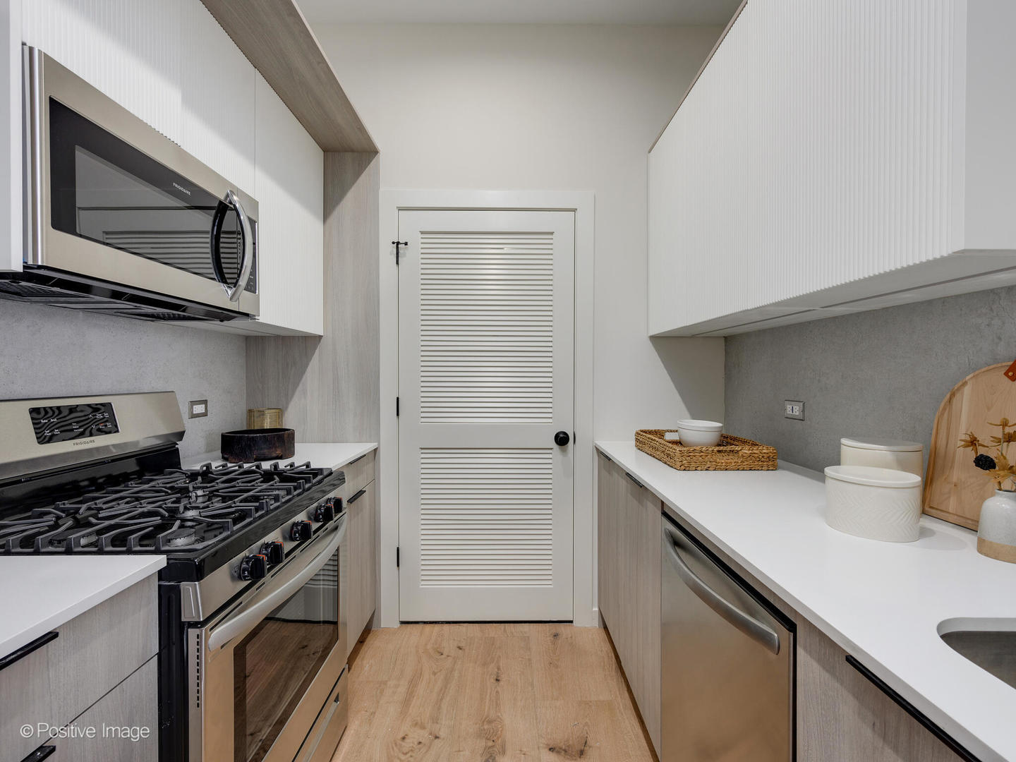 2801 Thatcher Avenue 304