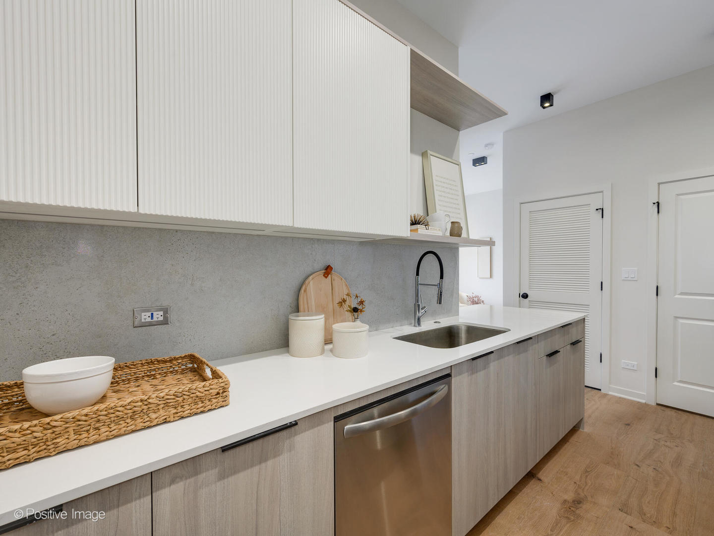 2801 Thatcher Avenue 304