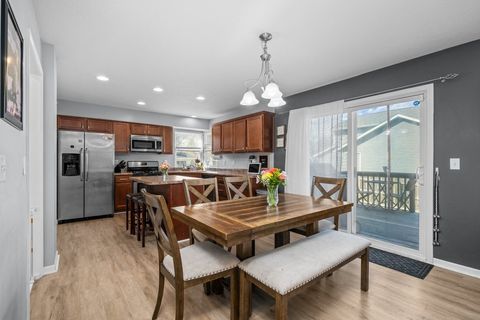 Tiny photo for 5 W Village Circle, Davenport, IA 52806 (MLS # 12613578)