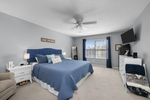 Tiny photo for 5 W Village Circle, Davenport, IA 52806 (MLS # 12613578)