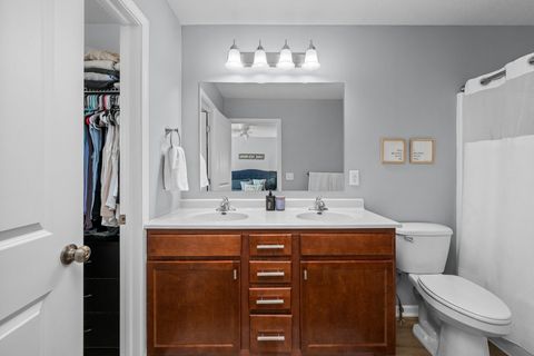 Tiny photo for 5 W Village Circle, Davenport, IA 52806 (MLS # 12613578)