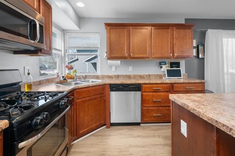 Tiny photo for 5 W Village Circle, Davenport, IA 52806 (MLS # 12613578)