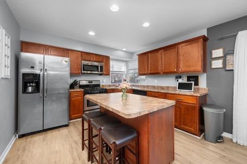 Tiny photo for 5 W Village Circle, Davenport, IA 52806 (MLS # 12613578)