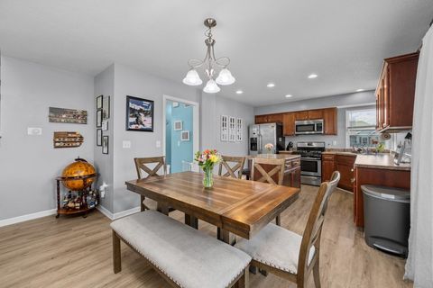 Tiny photo for 5 W Village Circle, Davenport, IA 52806 (MLS # 12613578)