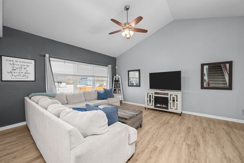 Tiny photo for 5 W Village Circle, Davenport, IA 52806 (MLS # 12613578)