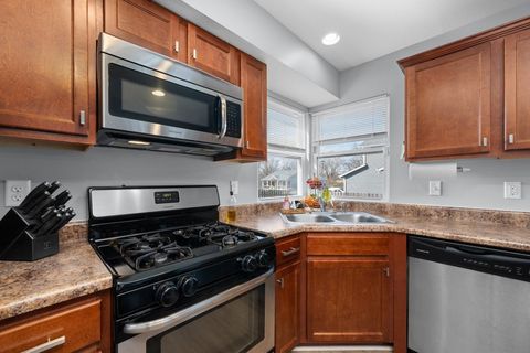 Tiny photo for 5 W Village Circle, Davenport, IA 52806 (MLS # 12613578)