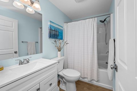 Tiny photo for 5 W Village Circle, Davenport, IA 52806 (MLS # 12613578)