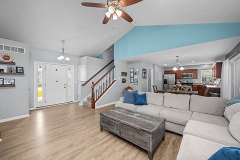 Tiny photo for 5 W Village Circle, Davenport, IA 52806 (MLS # 12613578)