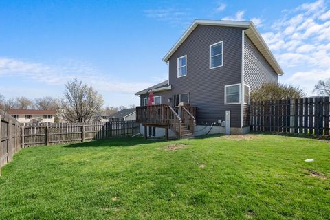 Tiny photo for 5 W Village Circle, Davenport, IA 52806 (MLS # 12613578)