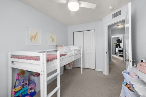 Tiny photo for 5 W Village Circle, Davenport, IA 52806 (MLS # 12613578)