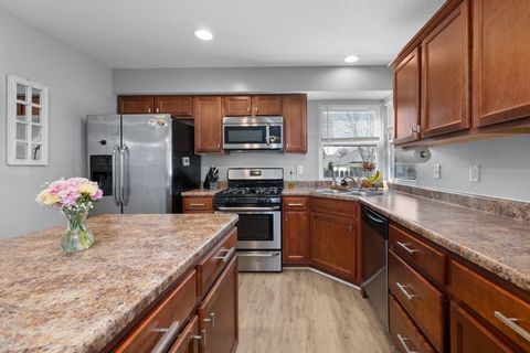 Tiny photo for 5 W Village Circle, Davenport, IA 52806 (MLS # 12613578)