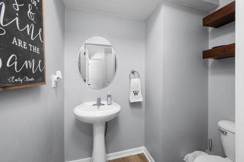 Tiny photo for 5 W Village Circle, Davenport, IA 52806 (MLS # 12613578)