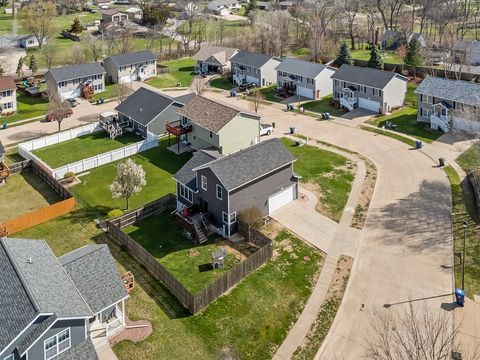 Tiny photo for 5 W Village Circle, Davenport, IA 52806 (MLS # 12613578)