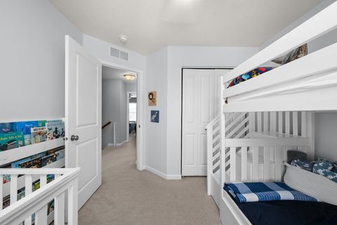 Tiny photo for 5 W Village Circle, Davenport, IA 52806 (MLS # 12613578)