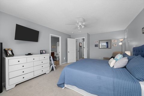 Tiny photo for 5 W Village Circle, Davenport, IA 52806 (MLS # 12613578)