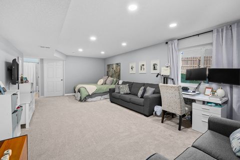 Tiny photo for 5 W Village Circle, Davenport, IA 52806 (MLS # 12613578)