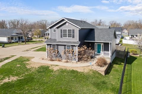 Photo of 5 W Village Circle, Davenport, IA 52806 (MLS # 12613578)