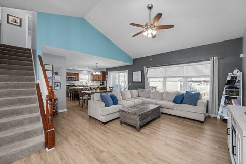 Tiny photo for 5 W Village Circle, Davenport, IA 52806 (MLS # 12613578)