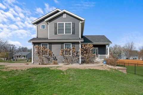 Tiny photo for 5 W Village Circle, Davenport, IA 52806 (MLS # 12613578)