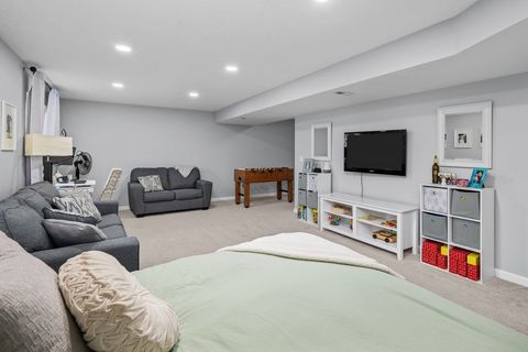 Tiny photo for 5 W Village Circle, Davenport, IA 52806 (MLS # 12613578)