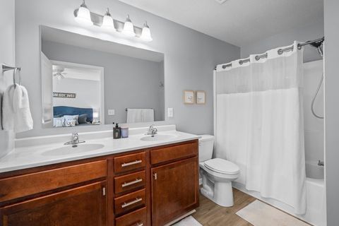 Tiny photo for 5 W Village Circle, Davenport, IA 52806 (MLS # 12613578)