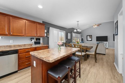 Tiny photo for 5 W Village Circle, Davenport, IA 52806 (MLS # 12613578)