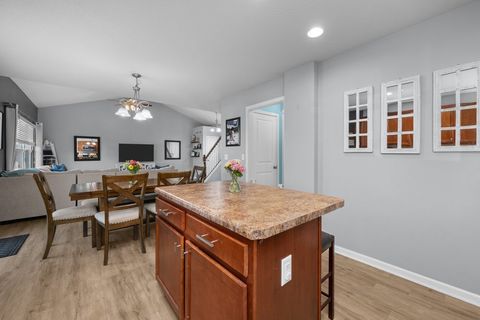 Tiny photo for 5 W Village Circle, Davenport, IA 52806 (MLS # 12613578)