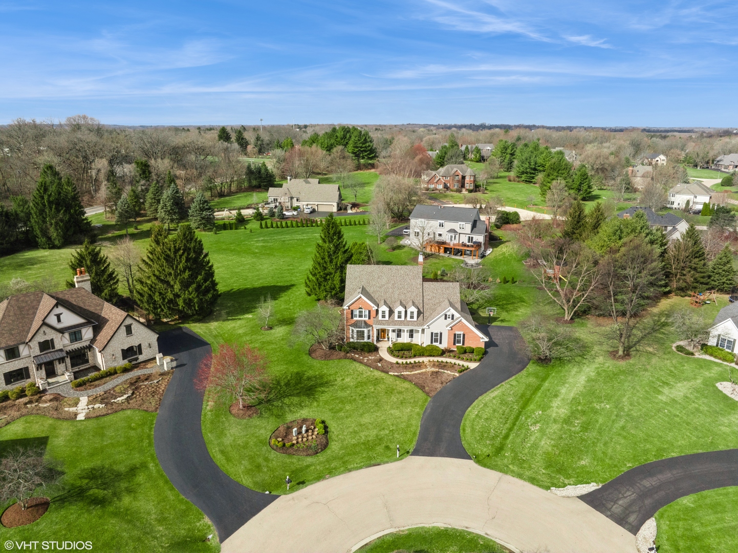 38W317 Chickasaw Court