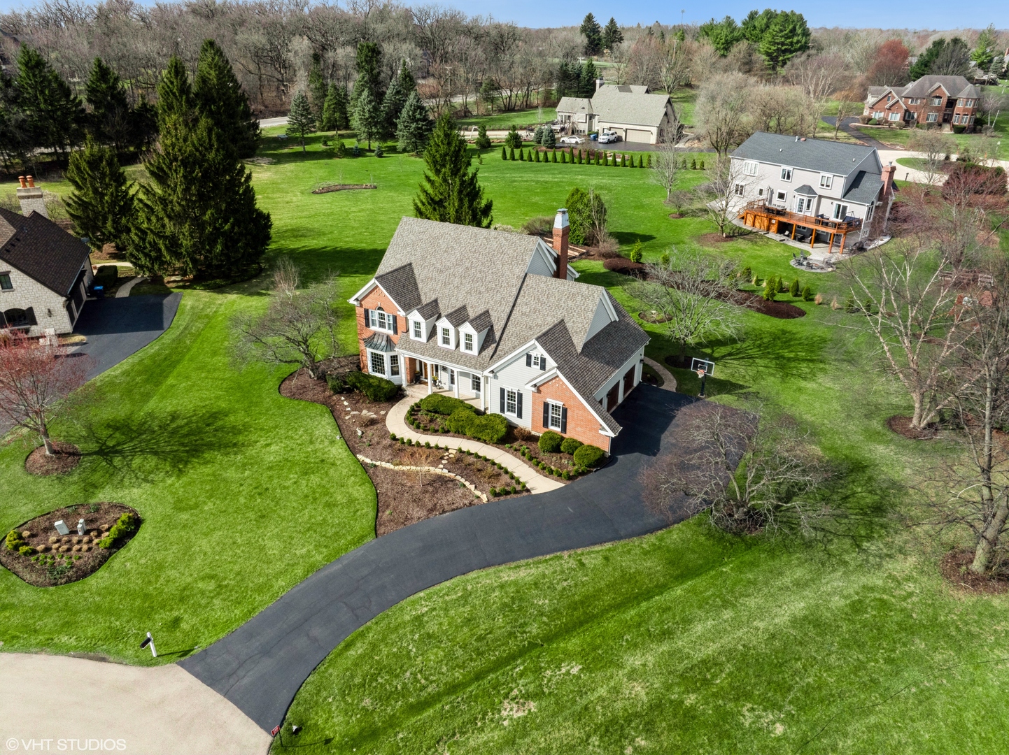 38W317 Chickasaw Court