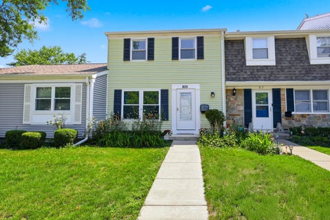 Photo of 809 Bishop Court, Schaumburg, IL 60194 (MLS # 12725443)