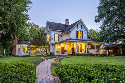 Tiny photo for 201 Scottswood Road, Riverside, IL 60546 (MLS # 12693921)