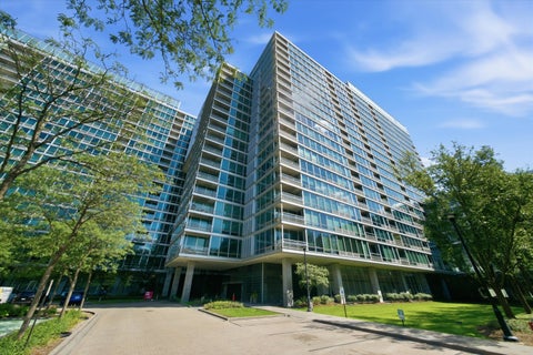 Photo of 9655 WOODS Drive #1806, Skokie, IL 60077 (MLS # 12797498)