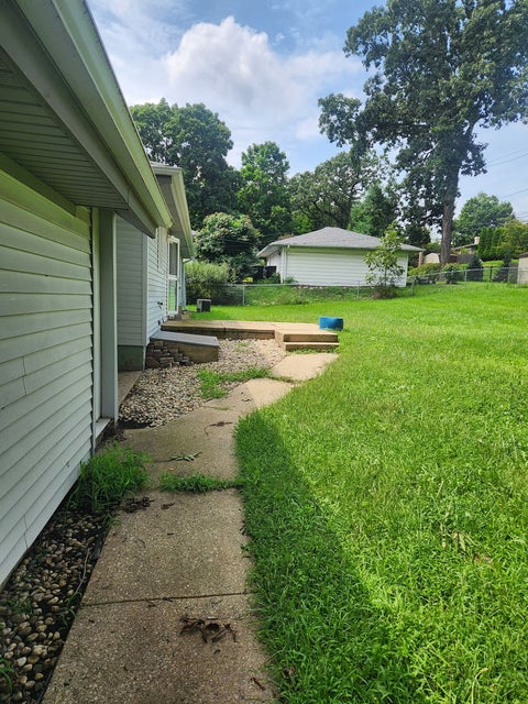 Tiny photo for 914 Oakleaf Avenue, McHenry, IL 60051 (MLS # 12775480)