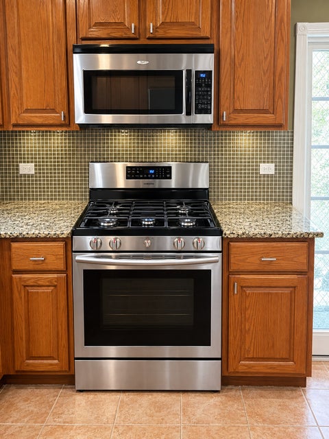 Tiny photo for 378 Thorncliffe Heights, Glendale Heights, IL 60139 (MLS # 12766189)