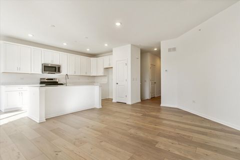 Tiny photo for 38 Tournament Drive, Hawthorn Woods, IL 60047 (MLS # 12494781)