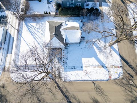 Tiny photo for 742 W Chestnut Street, Hinsdale, IL 60521 (MLS # 12572458)