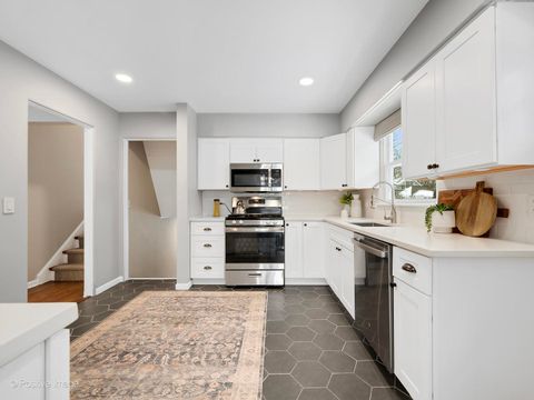 Tiny photo for 742 W Chestnut Street, Hinsdale, IL 60521 (MLS # 12572458)