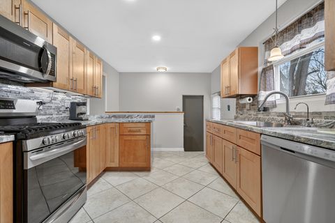 Tiny photo for 203 S See Gwun Avenue, Mount Prospect, IL 60056 (MLS # 12563325)