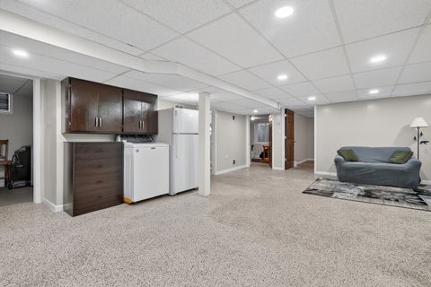 Tiny photo for 203 S See Gwun Avenue, Mount Prospect, IL 60056 (MLS # 12563325)