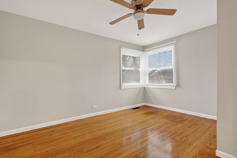 Tiny photo for 203 S See Gwun Avenue, Mount Prospect, IL 60056 (MLS # 12563325)