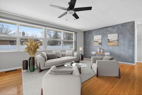 Tiny photo for 203 S See Gwun Avenue, Mount Prospect, IL 60056 (MLS # 12563325)