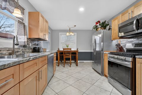 Tiny photo for 203 S See Gwun Avenue, Mount Prospect, IL 60056 (MLS # 12563325)