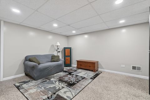 Tiny photo for 203 S See Gwun Avenue, Mount Prospect, IL 60056 (MLS # 12563325)