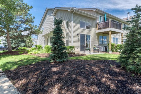 Tiny photo for 1034 Huntington Drive #1034, Elk Grove Village, IL 60007 (MLS # 12684208)