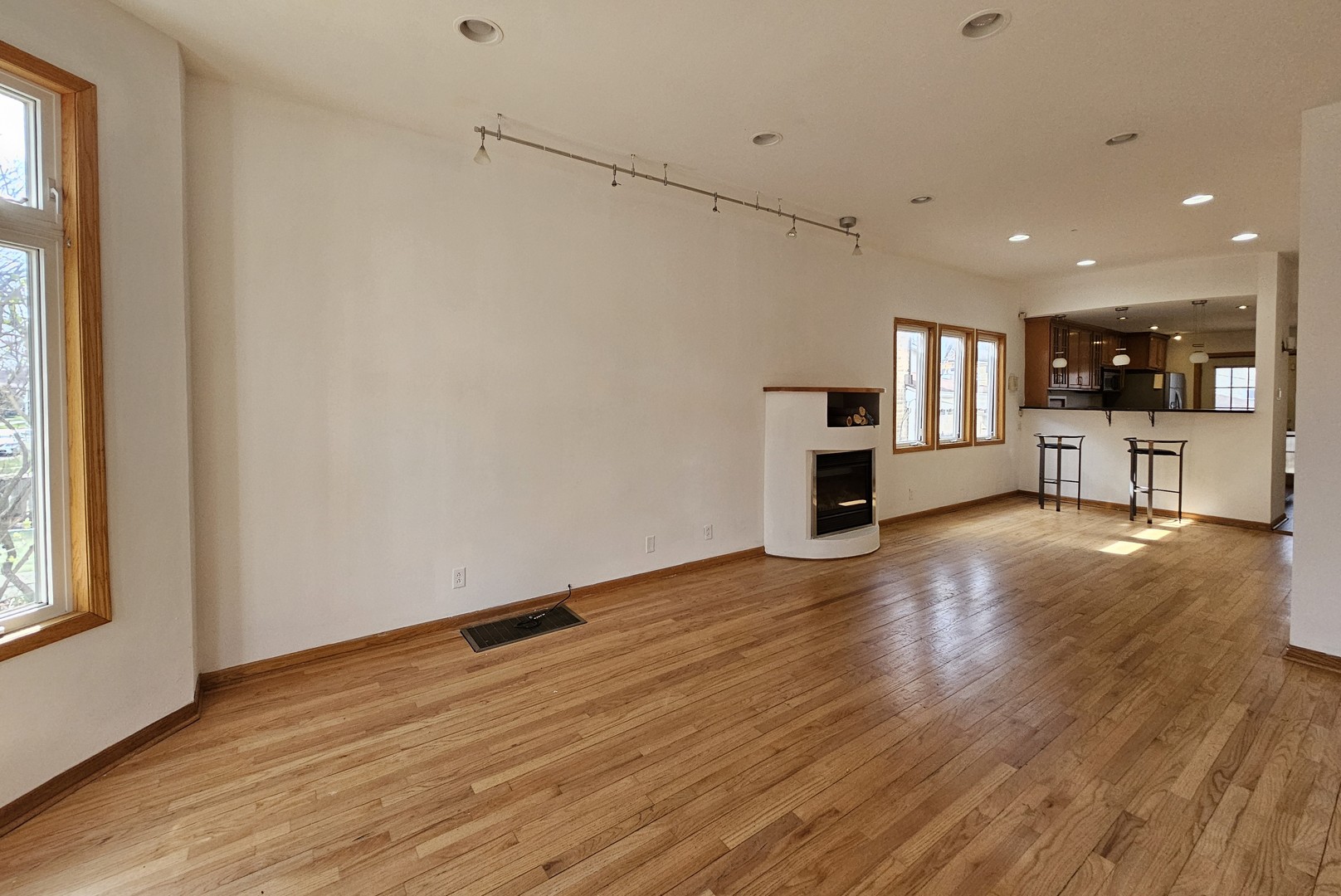 3716 N Mozart Street
