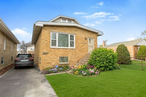 Photo of 2844 N Narragansett Avenue, Chicago, IL 60634 (MLS # 12604529)