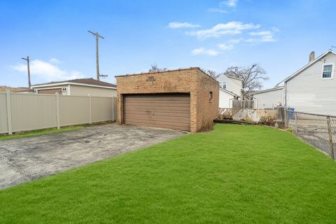 Tiny photo for 2844 N Narragansett Avenue, Chicago, IL 60634 (MLS # 12604529)